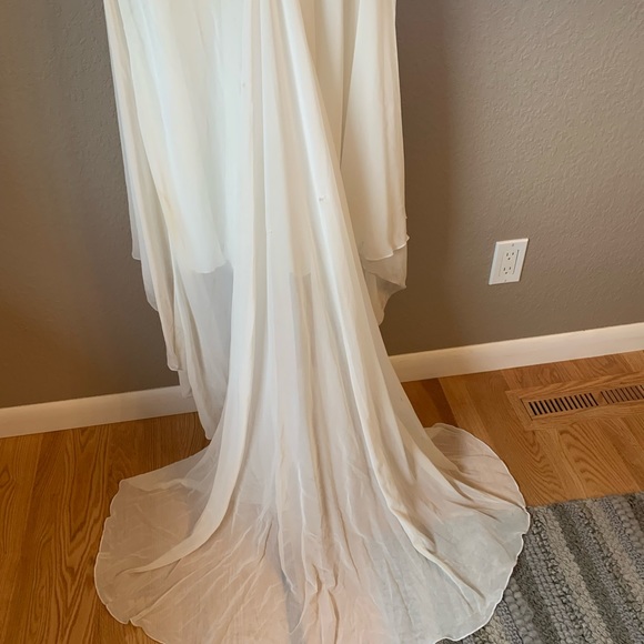Elegant San Pedro wedding gown- worn once, size 10 altered to an 8. - Picture 7 of 11